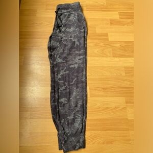Lululemon Ready to Rulu pant 29”
Size 6